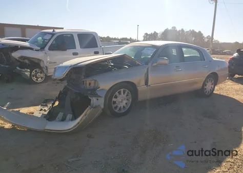 2011 Lincoln Town Car Signature Limited z USA, uszkodzony, nr VIN 2LNBL8CV3BX752040